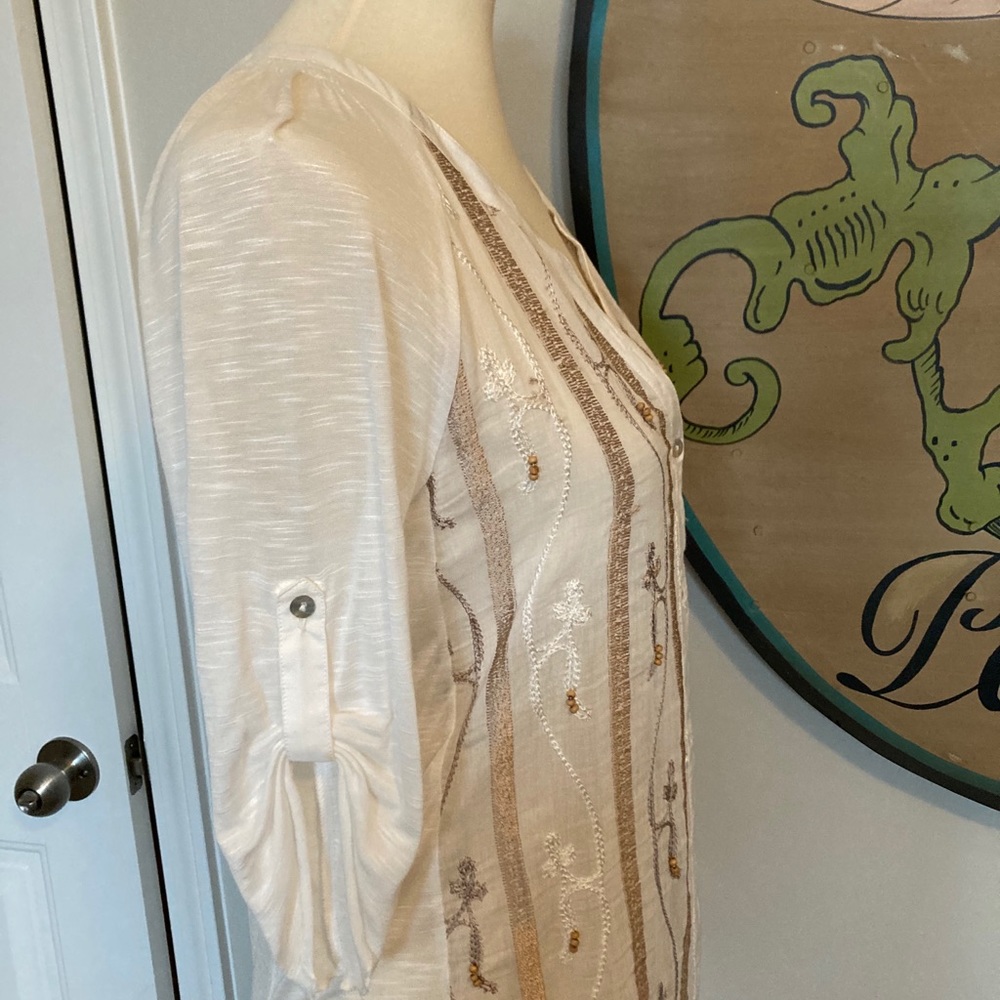 Top w/ golden thread & wooden bead embellishments - Picture 7 of 8